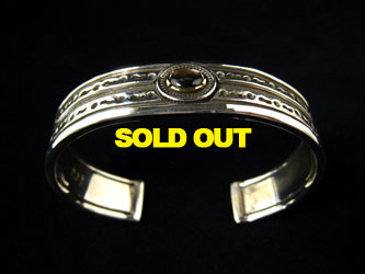 ブラックスターサファイアバングル