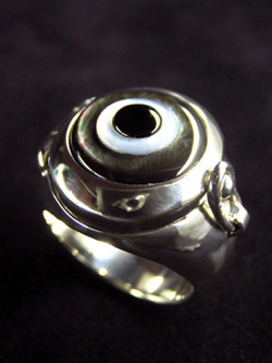 �ڋʃ����O