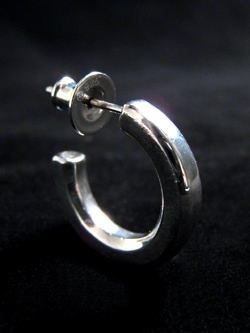 �V���o�[�s�A�X