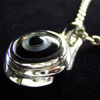 �ڋʃl�b�N���X