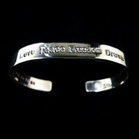 Love Peace Freedom Dream �o���O��