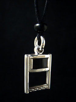 サングラスホルダーペンダント