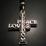 FREEDOM PEACE LOVE�N���X�E�l�b�N���XTypeA