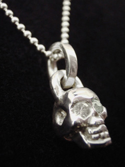 �X�J���E�y���_���g