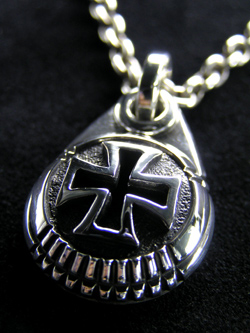 �A�C�A���N���X�E�y���_���g