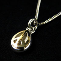 �e�B�A�h���b�vK18PEACE�}�[�N�l�b�N���X