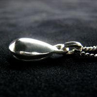 �e�B�A�h���b�vK18PEACE�}�[�N�l�b�N���X