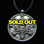 WORLD IS ONE�l�b�N���X