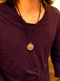 WORLD IS ONE�l�b�N���X