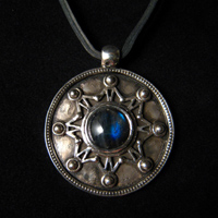 WORLD IS ONE�l�b�N���X