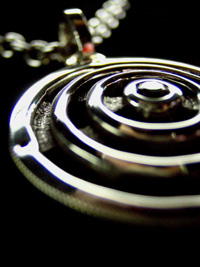 �T�[�N���E�y���_���g �i�X���[�L�[�E�N�I�[�c�j