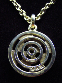 �T�[�N���E�y���_���g �i�X���[�L�[�E�N�I�[�c�j