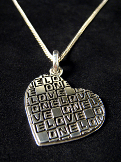 ONE LOVE �l�b�N���X�i�n�[�g�j