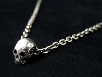 シルバースカルビーズネックレス