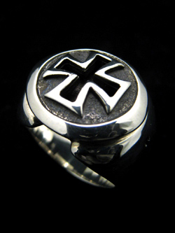 �A�C�A���E�N���X�E�����O