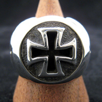 �A�C�A���E�N���X�E�����O